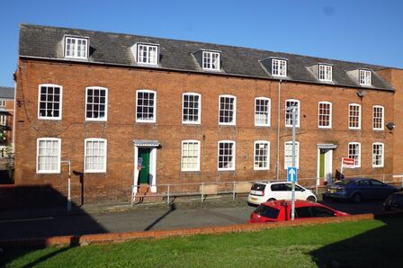 2 bedroom Flat for sale