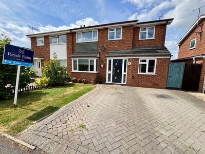 4 bedroom Semi Detached House for sale