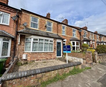 Windsor Road, 4 bedroom Mid Terrace House to rent, £1,300 pcm