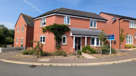 3 bedroom Detached House for sale