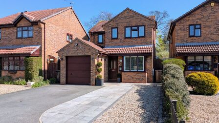 3 bedroom Detached House for sale