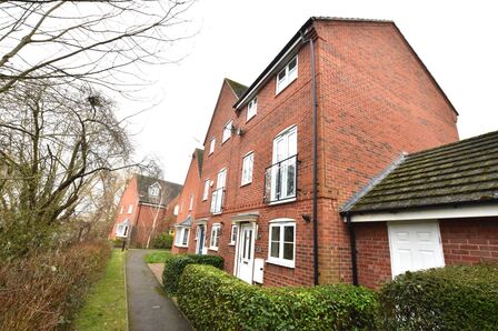 Robins Walk, 3 bedroom Semi Detached House for sale, £260,000