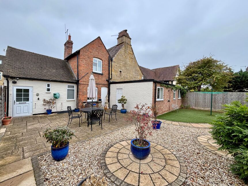Main image of 5 bedroom Semi Detached House for sale, High Street, Honeybourne, Worcestershire, WR11