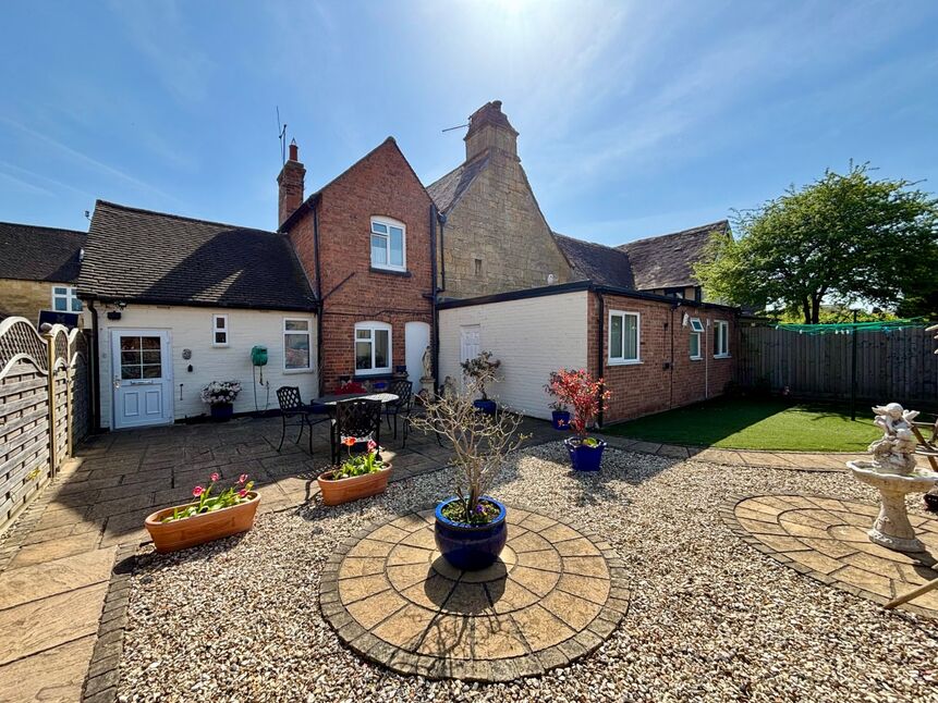 5 bedroom Semi Detached House for sale