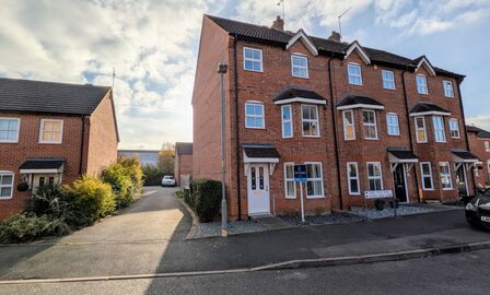 4 bedroom End Terrace House for sale