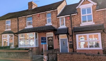 North Road, 3 bedroom Mid Terrace House for sale, £230,000