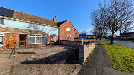 3 bedroom Mid Terrace House for sale