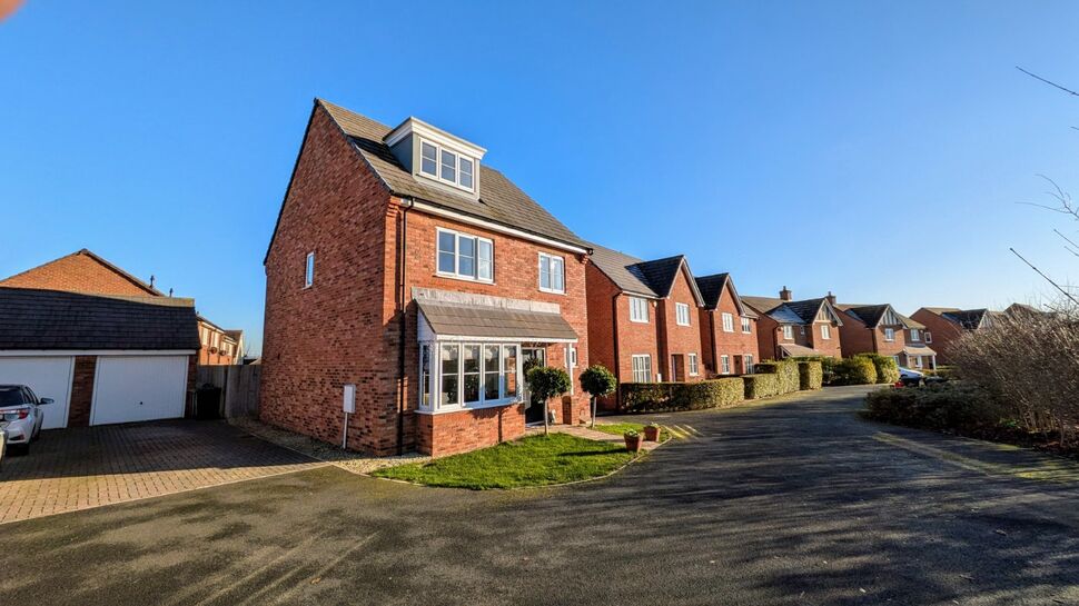 Main image of 4 bedroom Detached House for sale, Spiers Crescent, Evesham, Worcestershire, WR11