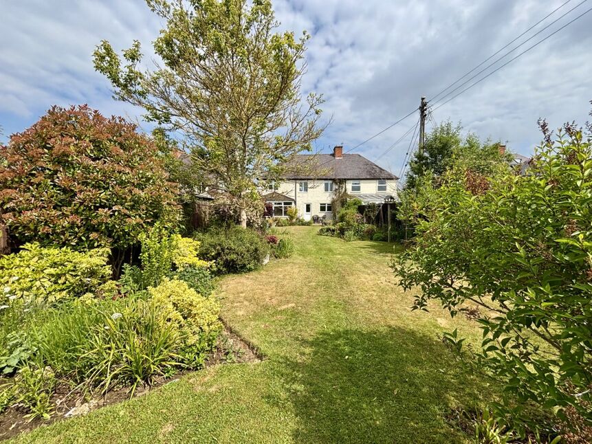 Main image of 4 bedroom Semi Detached House for sale, Leasowes Road, Offenham, Worcestershire, WR11
