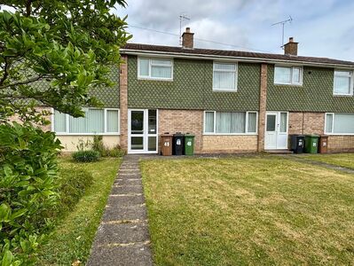 3 bedroom Mid Terrace House for sale