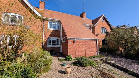 3 bedroom Mid Terrace House for sale