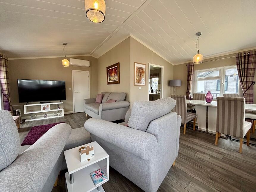 Living Room / Dining Room