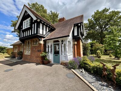 2 bedroom Detached House for sale