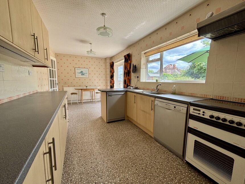 Kitchen / Breakfast Room