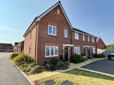 Moorcroft Fields, 2 bedroom End Terrace House for sale, £192,500