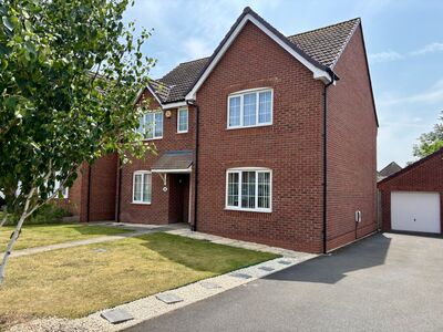 4 bedroom Detached House for sale