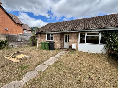 2 bedroom End Terrace Bungalow for sale