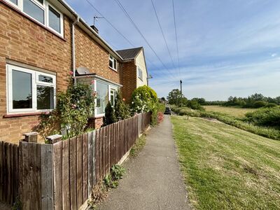 3 bedroom Mid Terrace House for sale