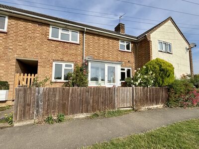 Meadow Walk, 3 bedroom Mid Terrace House for sale, £200,000