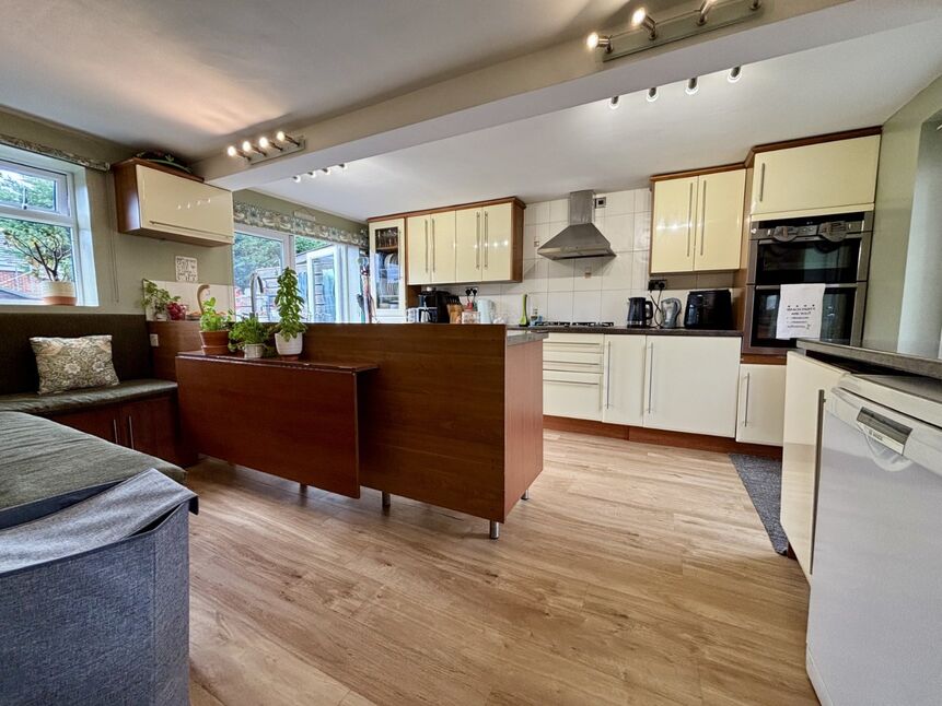 Kitchen / Breakfast Room