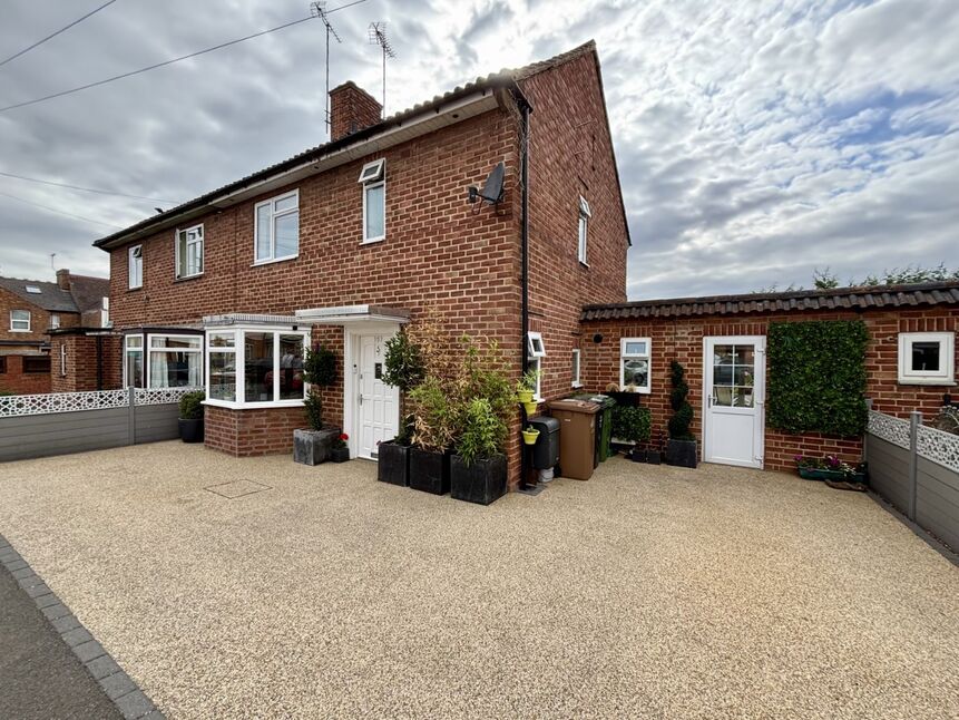 Main image of 3 bedroom Mid Terrace House for sale, Kings Road, Evesham, Worcestershire, WR11