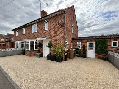 Kings Road, 3 bedroom Mid Terrace House for sale, £290,000
