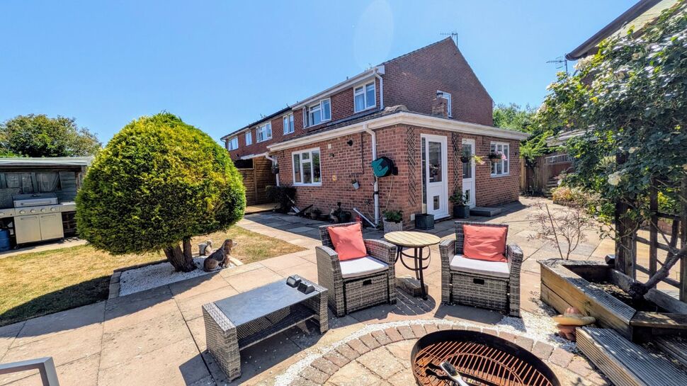 5 bedroom End Terrace House for sale