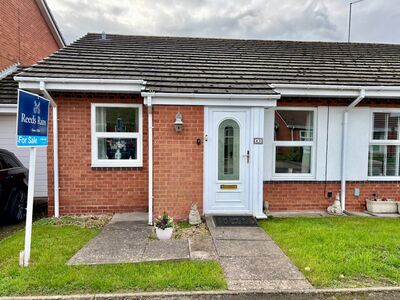 2 bedroom Mid Terrace Bungalow for sale