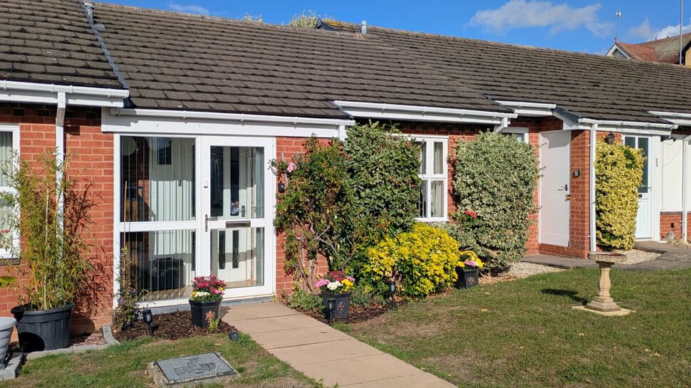 Main image of 1 bedroom Mid Terrace Bungalow for sale, Burford Gardens, Evesham, Worcestershire, WR11