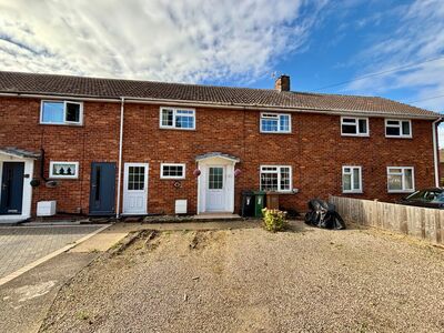 3 bedroom Mid Terrace House for sale