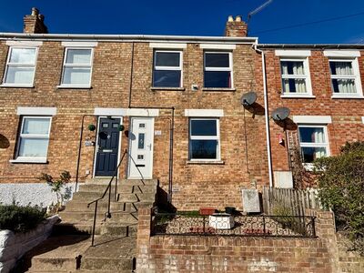 2 bedroom Mid Terrace House for sale