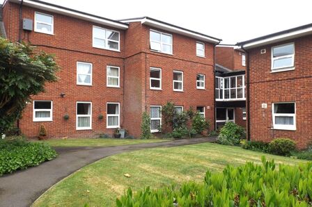 St. Georges Walk, 2 bedroom  Flat for sale, £145,000