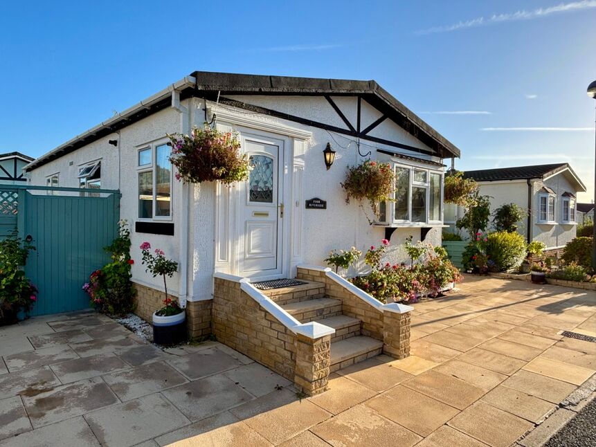 Main image of 2 bedroom Detached Property for sale, Childswickham Road, Broadway, Worcestershire, WR12