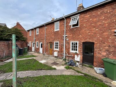 2 bedroom Mid Terrace House for sale