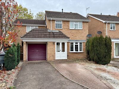 Holly Close, 4 bedroom Detached House for sale, £375,000