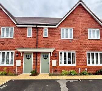 2 bedroom Mid Terrace House for sale