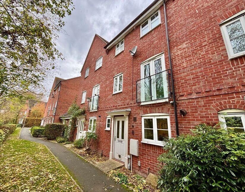 Main image of 4 bedroom Semi Detached House for sale, Robins Walk, Evesham, Worcestershire, WR11