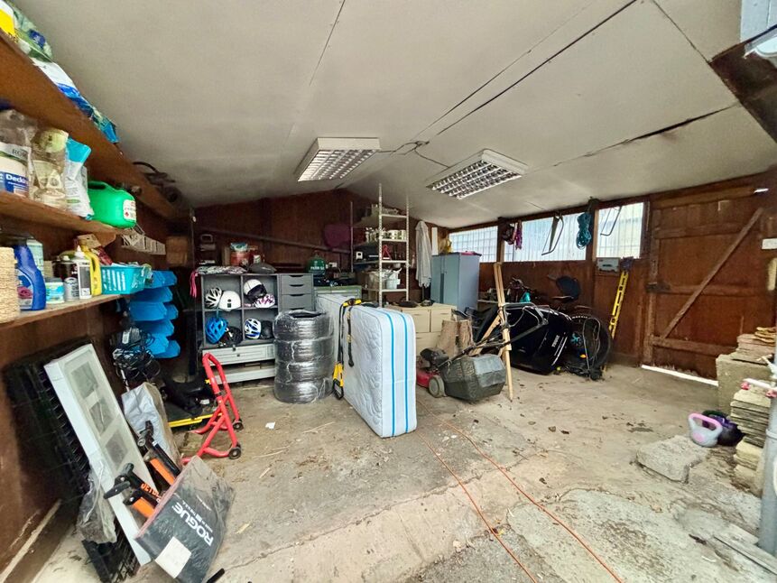 Garage / Workshop