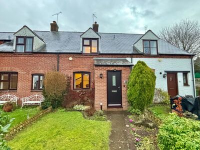 2 bedroom Mid Terrace House for sale