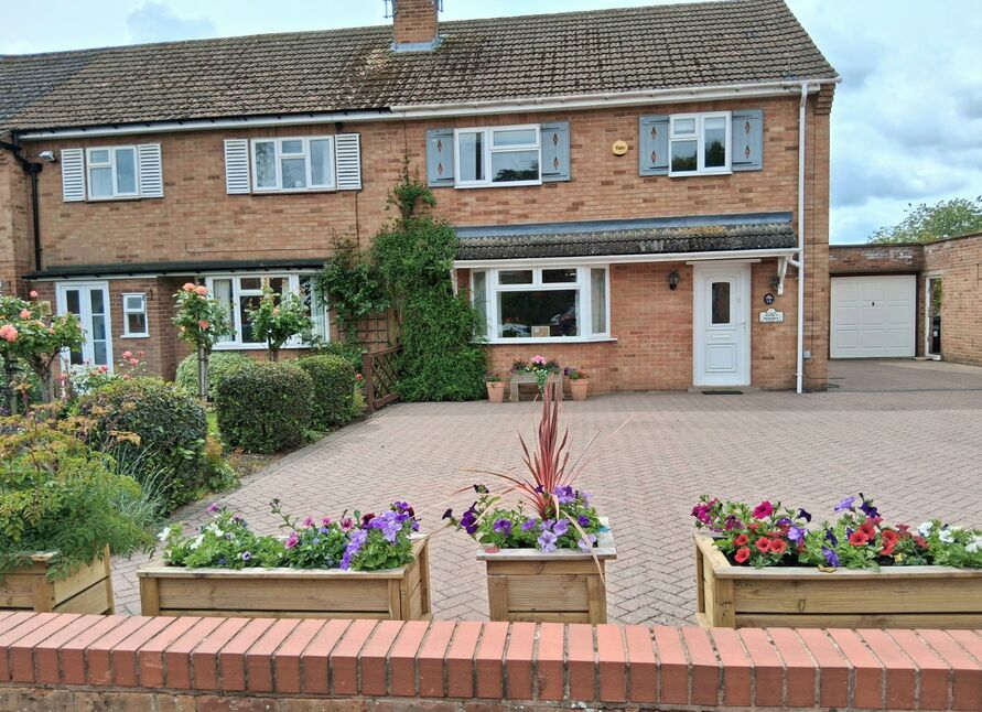 4 bedroom Semi Detached House for sale