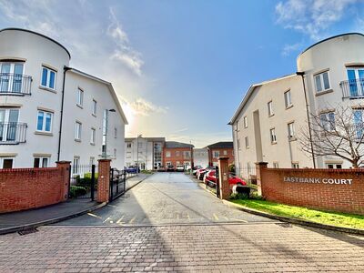 Eastbank Drive, 1 bedroom Flat for sale, &pound;167,000