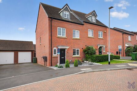 4 bedroom Semi Detached House for sale