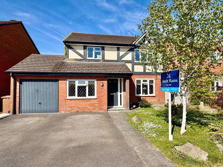 Main image of 4 bedroom Detached House for sale, Falkland Road, Evesham, Worcestershire, WR11