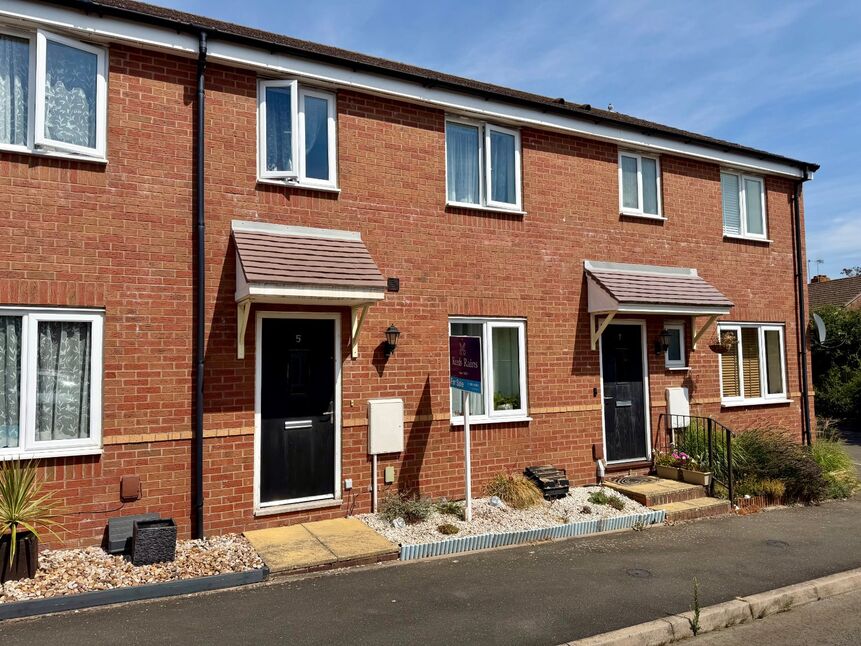 3 bedroom Mid Terrace House for sale