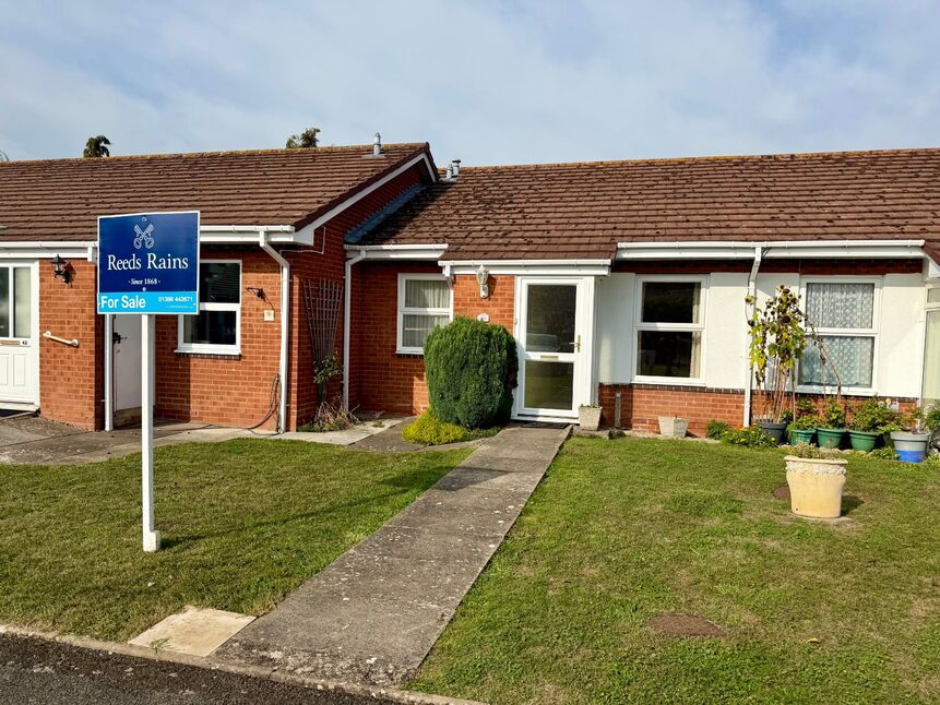 Main image of 2 bedroom Mid Terrace Bungalow for sale, Burford Gardens, Evesham, Worcestershire, WR11