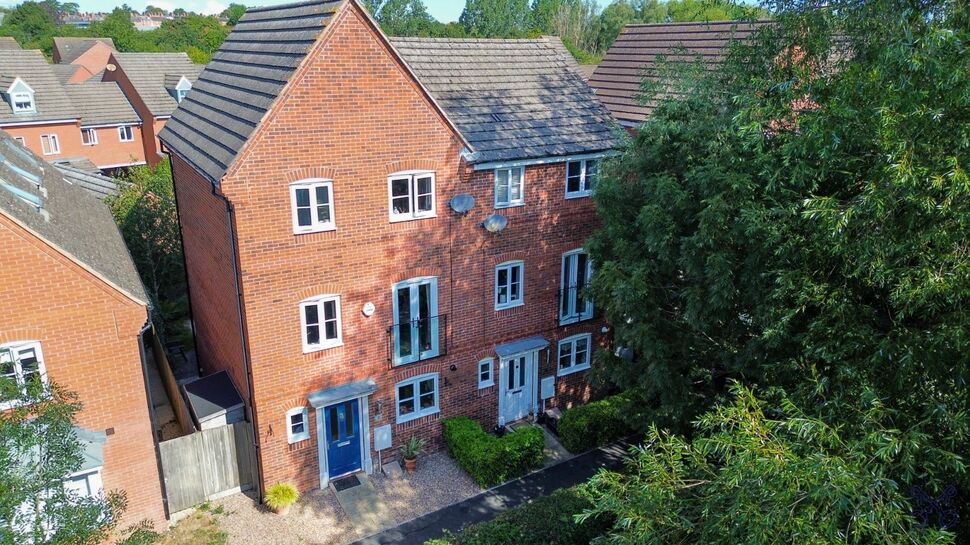 Main image of 4 bedroom End Terrace House for sale, Robins Walk, Evesham, Worcestershire, WR11