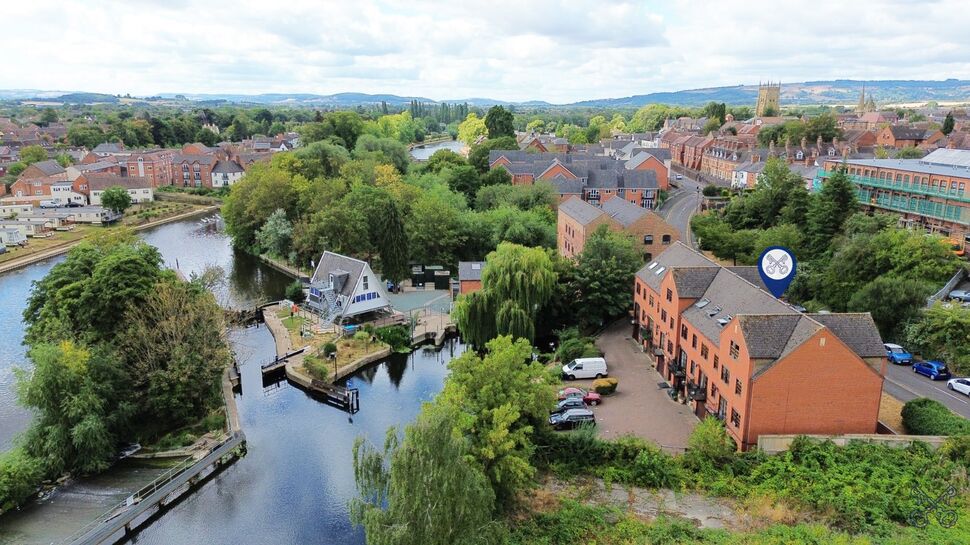 Main image of 4 bedroom Mid Terrace House for sale, Lock View, Evesham, Worcestershire, WR11