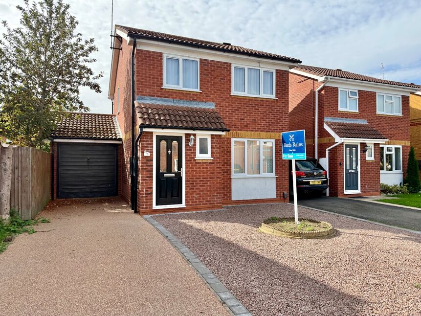 Main image of 3 bedroom Link Detached House for sale, Jasmine Walk, Evesham, Worcestershire, WR11