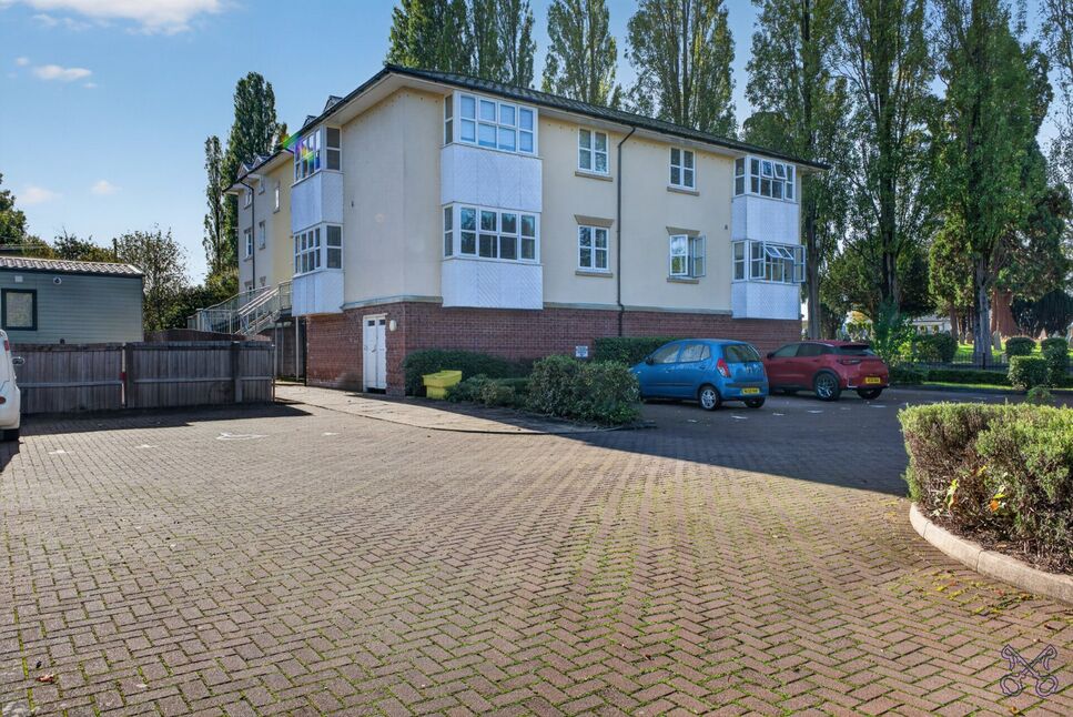 Main image of 2 bedroom Flat for sale, Waterside, Evesham, Worcestershire, WR11