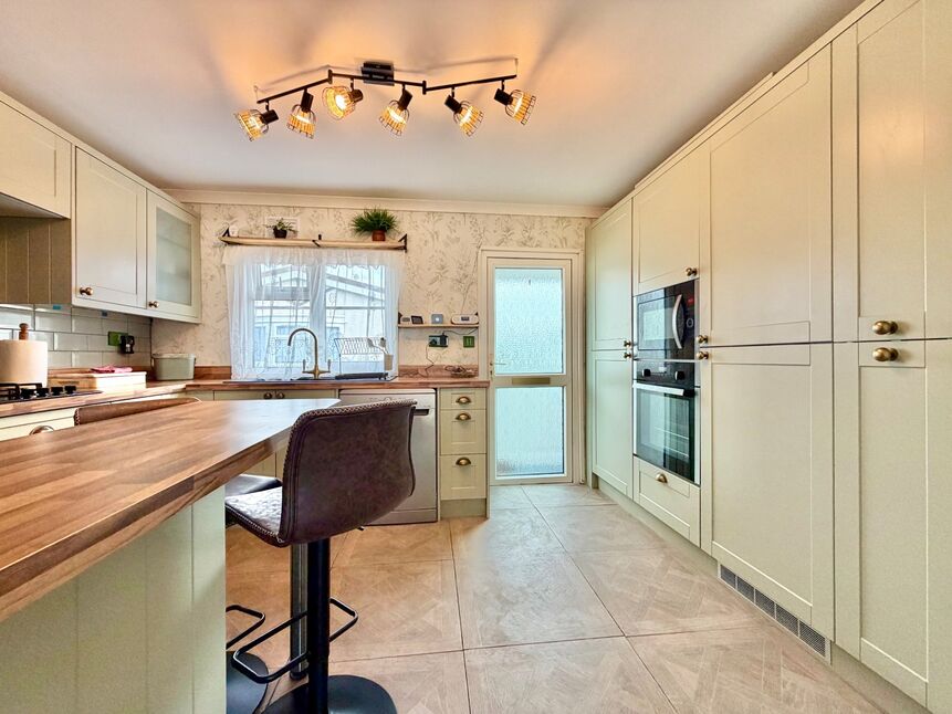 Kitchen / Breakfast Room